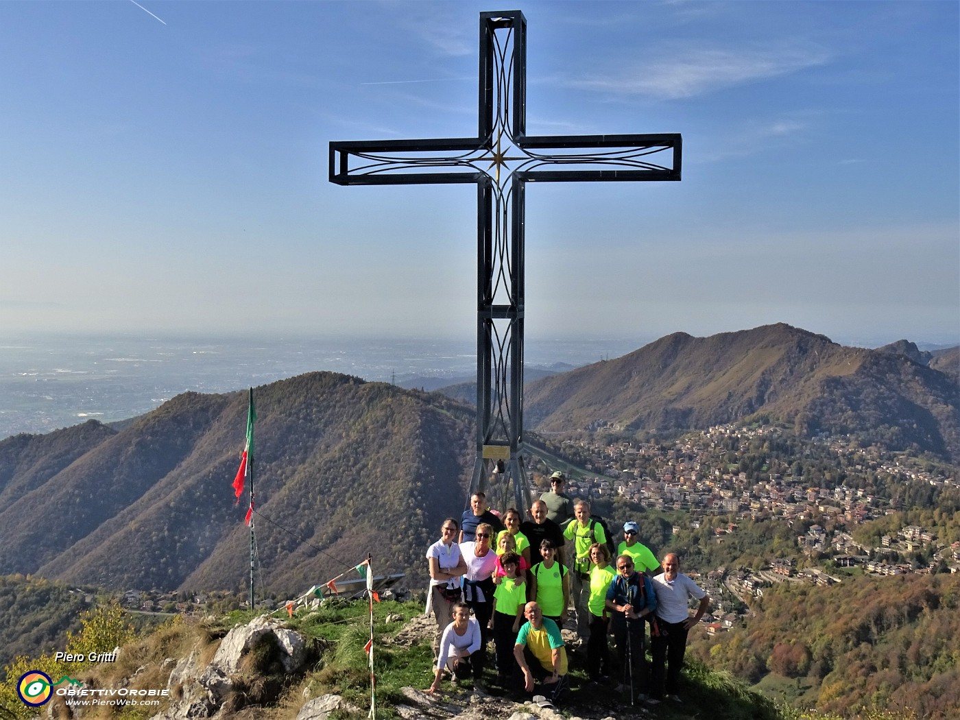 56 Nella foto di vetta del Gruppo Camminatori Verdellino ci sono anch'io.JPG